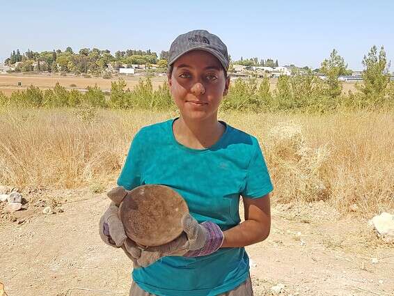 קערה עתיקה // צילום: סער גנור/רשות העתיקות